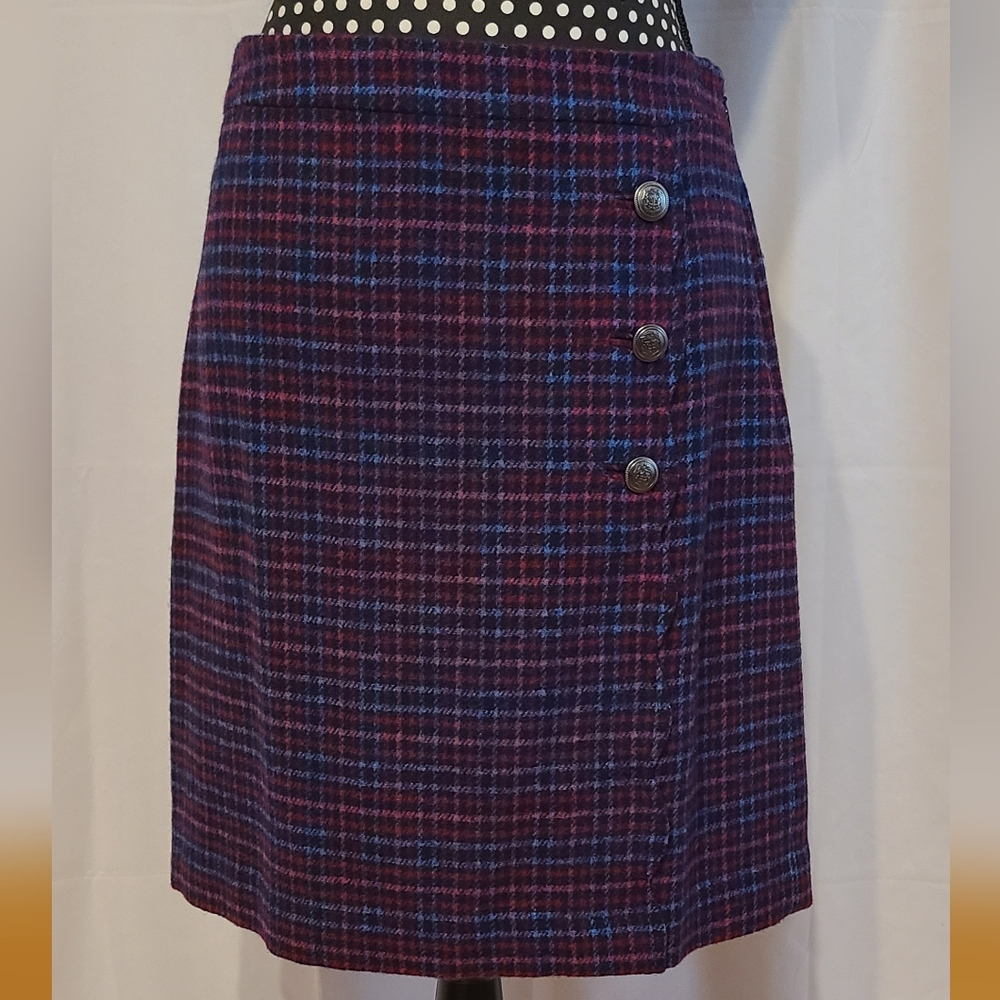 Talbots Plaid Skirt With Accent Buttons - Picture 9 of 9